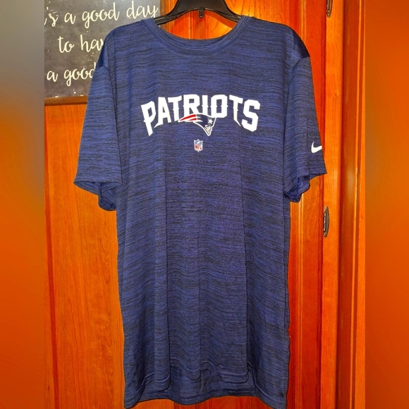 Nike New England Patriots Blue Short Sleeve Tee In A Mens Size Large. NWT. - Picture 1 of 14